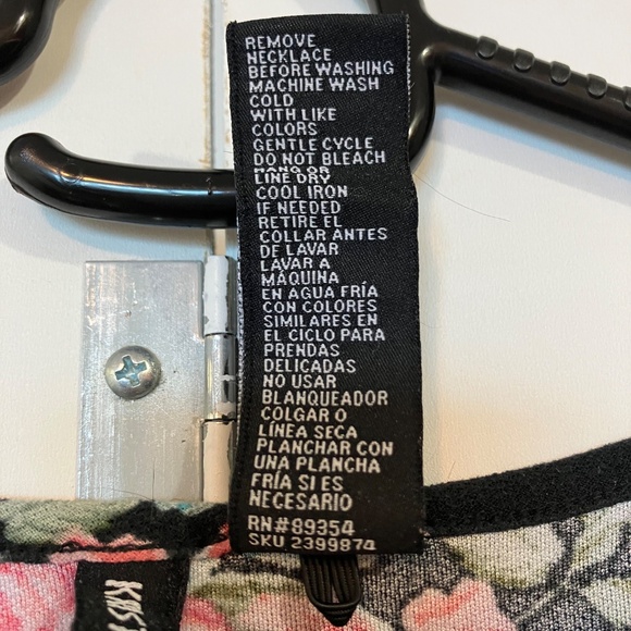 💲⬇️ Kristin Nicole Black Floral Blouse - Picture 7 of 7